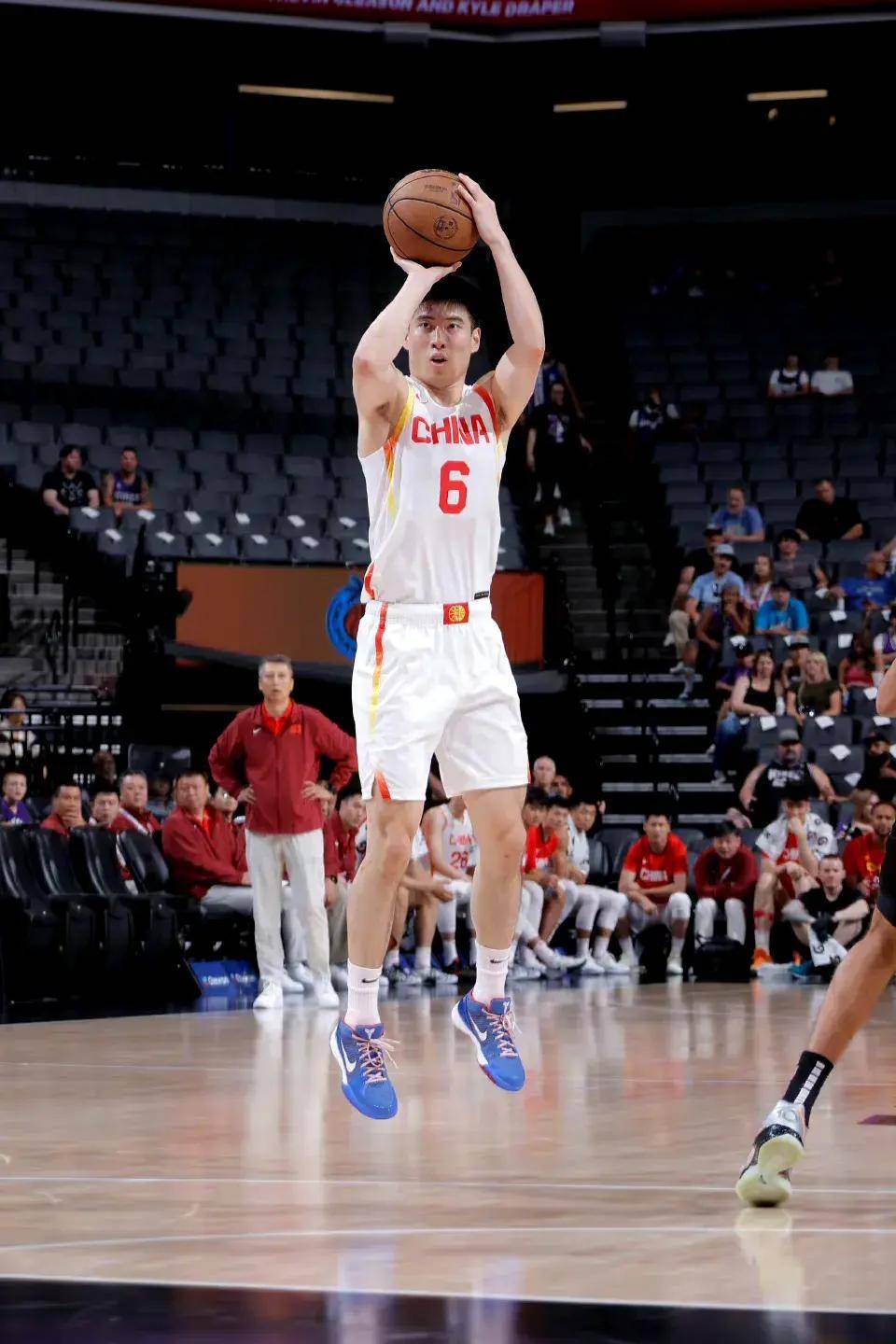 开云·体育官网-中国男篮海外热身赛展现强大实力，开启新篇章